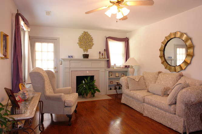 1411 Brighton Road Southwest Roanoke, VA 24015 - Photo 4 of 31 Living Room
