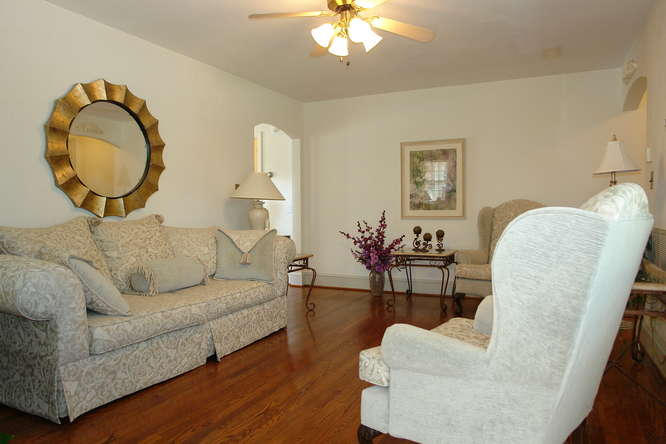 1411 Brighton Road Southwest Roanoke, VA 24015 - Photo 6 of 31 Living Room3