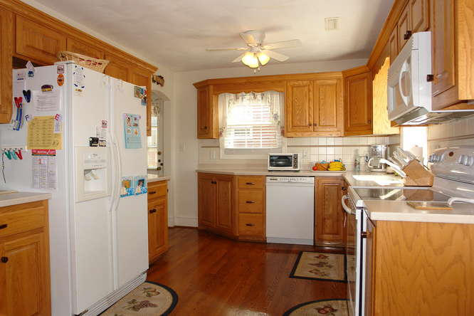 1411 Brighton Road Southwest Roanoke, VA 24015 - Photo 7 of 31 Kitchen