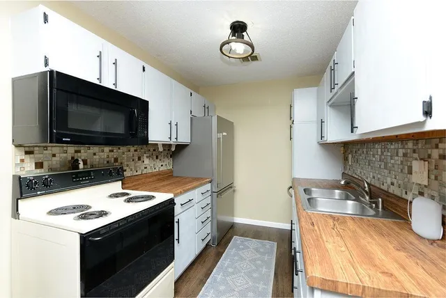 $182,900 | 432 22nd Street East, West Fargo, ND 58078