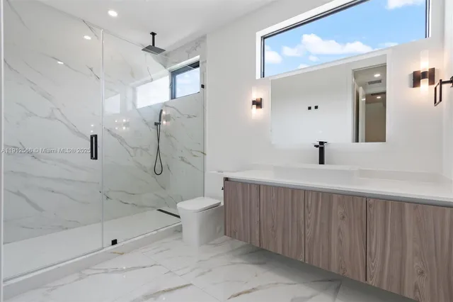 a view of a house with backyard and porch