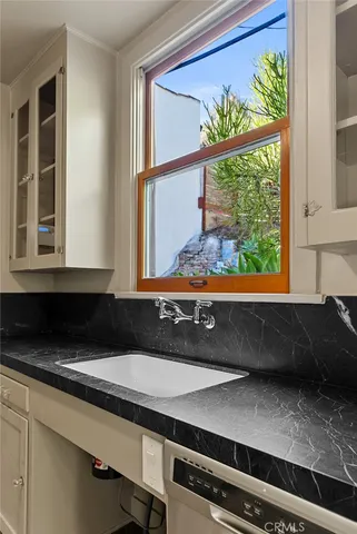 $6,295 | 2130 Apex Avenue, Los Angeles, CA 90039