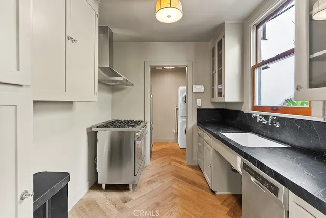 $6,295 | 2130 Apex Avenue, Los Angeles, CA 90039