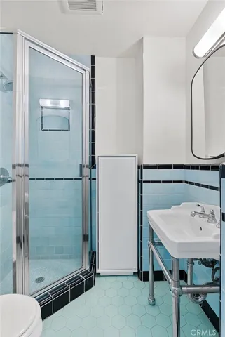 $6,295 | 2130 Apex Avenue, Los Angeles, CA 90039