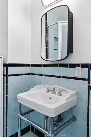 $6,295 | 2130 Apex Avenue, Los Angeles, CA 90039