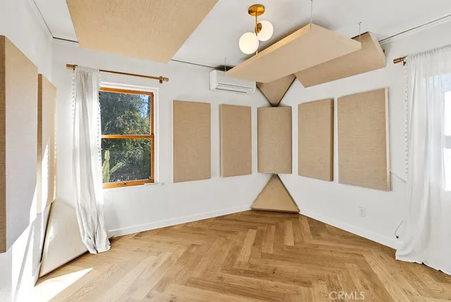 $6,295 | 2130 Apex Avenue, Los Angeles, CA 90039