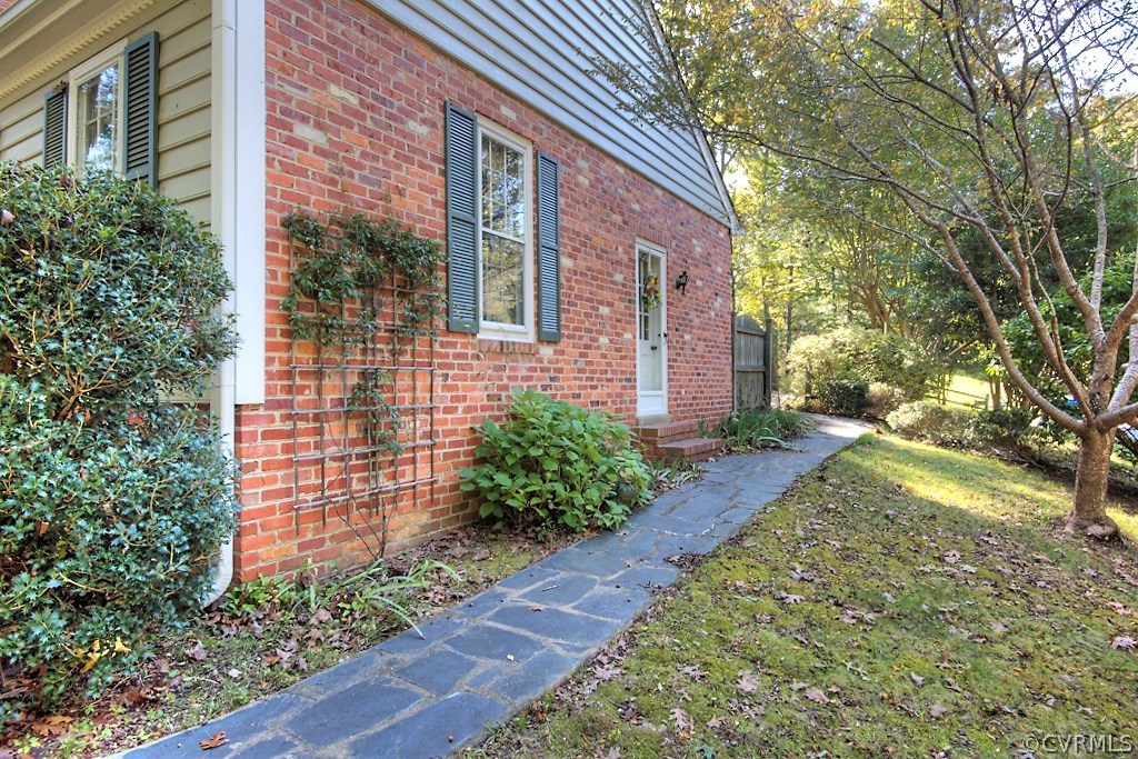 10021 Apache Road Richmond, VA 23235 - Photo 7 of 42 a front view of a house with garden