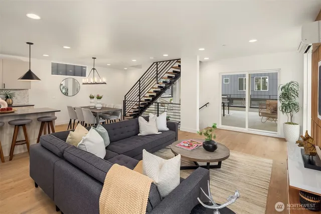 $1,199,995 | 13546 39th Avenue Northeast, Seattle, WA 98125