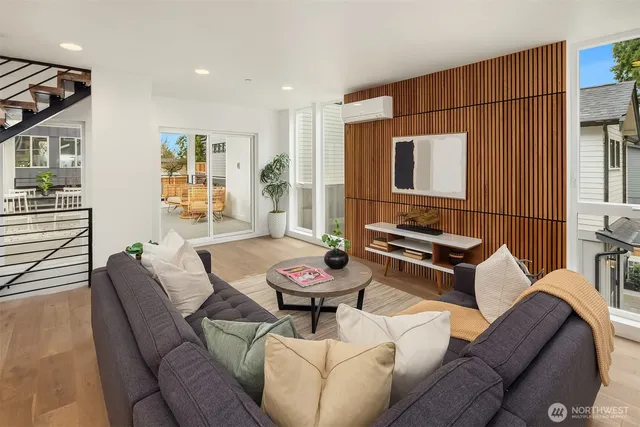 $1,199,995 | 13546 39th Avenue Northeast, Seattle, WA 98125