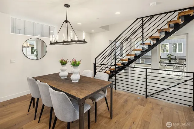 $1,199,995 | 13546 39th Avenue Northeast, Seattle, WA 98125