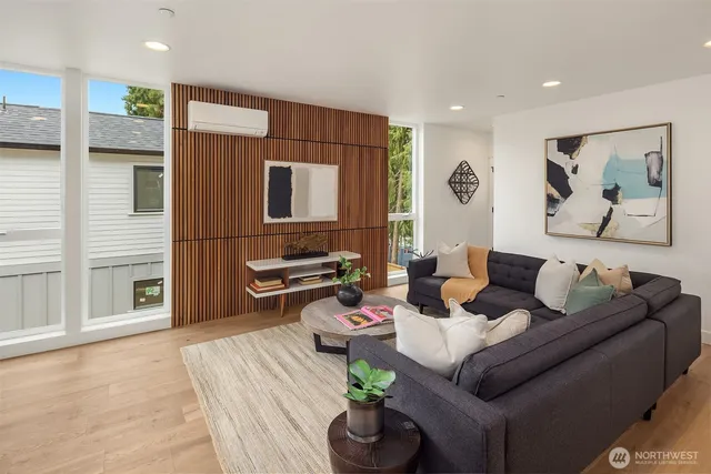 $1,199,995 | 13546 39th Avenue Northeast, Seattle, WA 98125