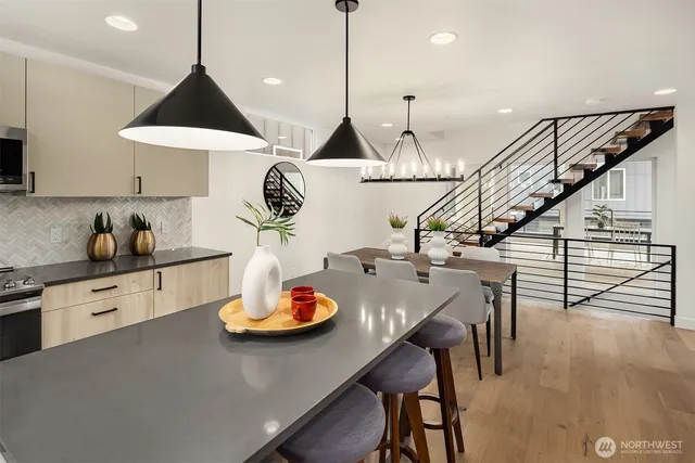 $1,199,995 | 13546 39th Avenue Northeast, Seattle, WA 98125