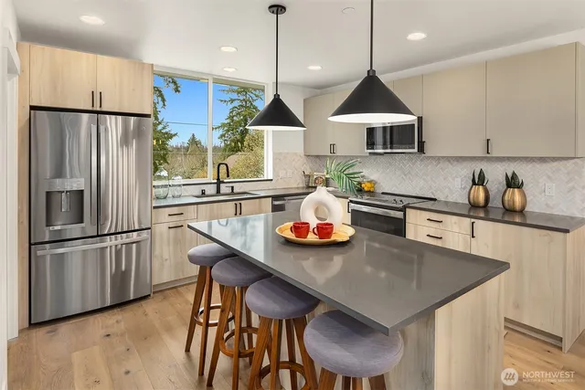 $1,199,995 | 13546 39th Avenue Northeast, Seattle, WA 98125