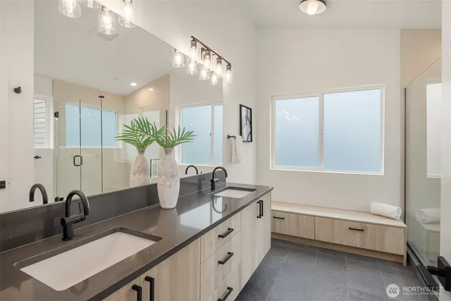 $1,199,995 | 13546 39th Avenue Northeast, Seattle, WA 98125