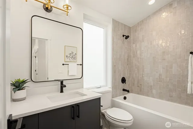 $1,199,995 | 13546 39th Avenue Northeast, Seattle, WA 98125