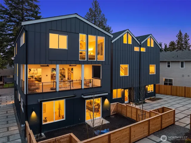 $1,199,995 | 13546 39th Avenue Northeast, Seattle, WA 98125