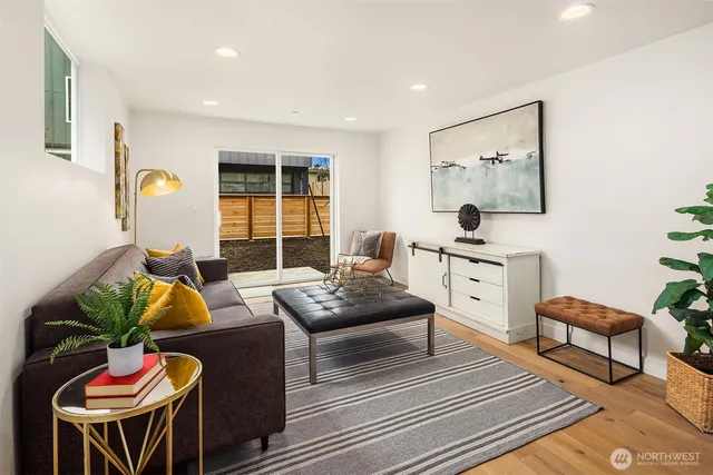 $1,199,995 | 13546 39th Avenue Northeast, Seattle, WA 98125