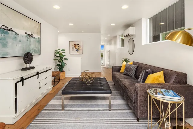 $1,199,995 | 13546 39th Avenue Northeast, Seattle, WA 98125