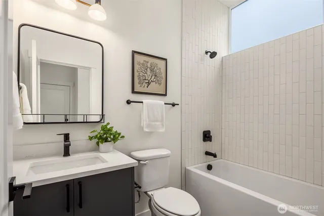 $1,199,995 | 13546 39th Avenue Northeast, Seattle, WA 98125