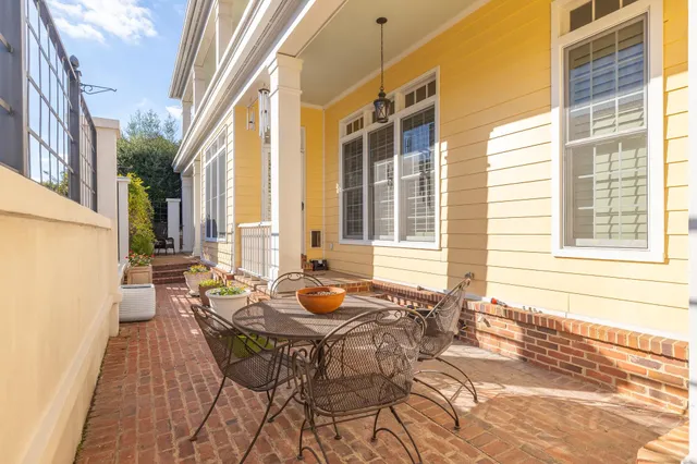 $419,900 | 840 Harbor Crest Drive, Memphis, TN 38103