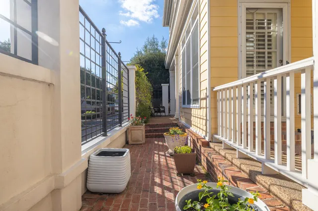 $419,900 | 840 Harbor Crest Drive, Memphis, TN 38103