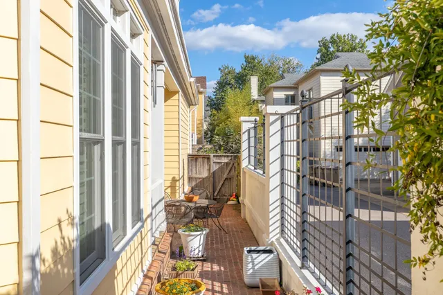 $419,900 | 840 Harbor Crest Drive, Memphis, TN 38103