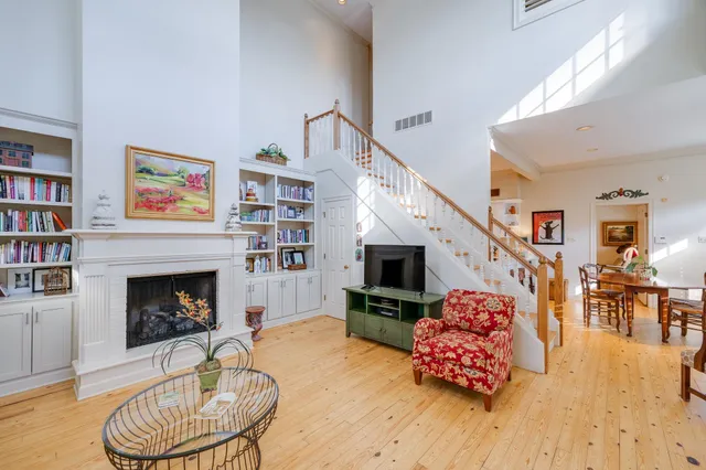 $419,900 | 840 Harbor Crest Drive, Memphis, TN 38103