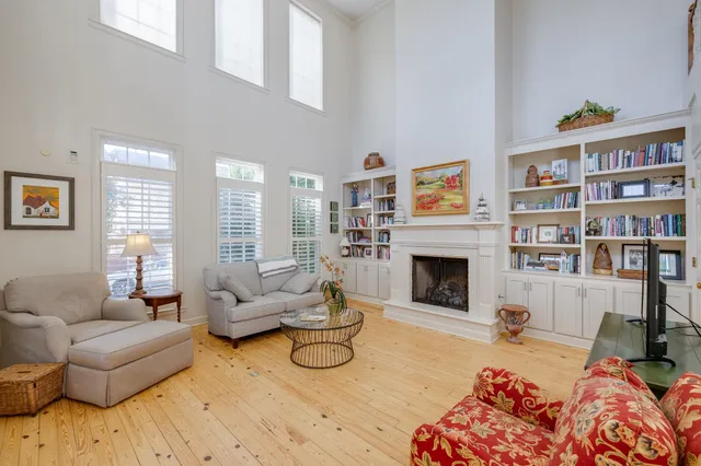 $419,900 | 840 Harbor Crest Drive, Memphis, TN 38103