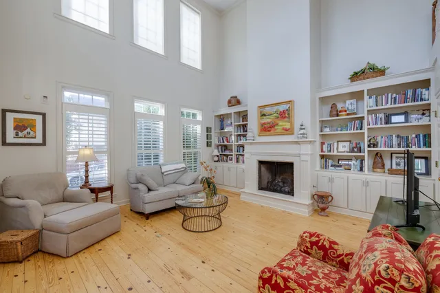 $419,900 | 840 Harbor Crest Drive, Memphis, TN 38103