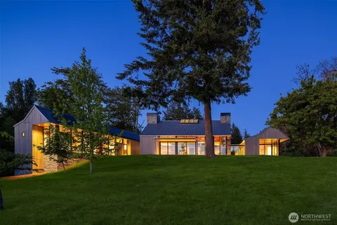 a view of a house with a big yard