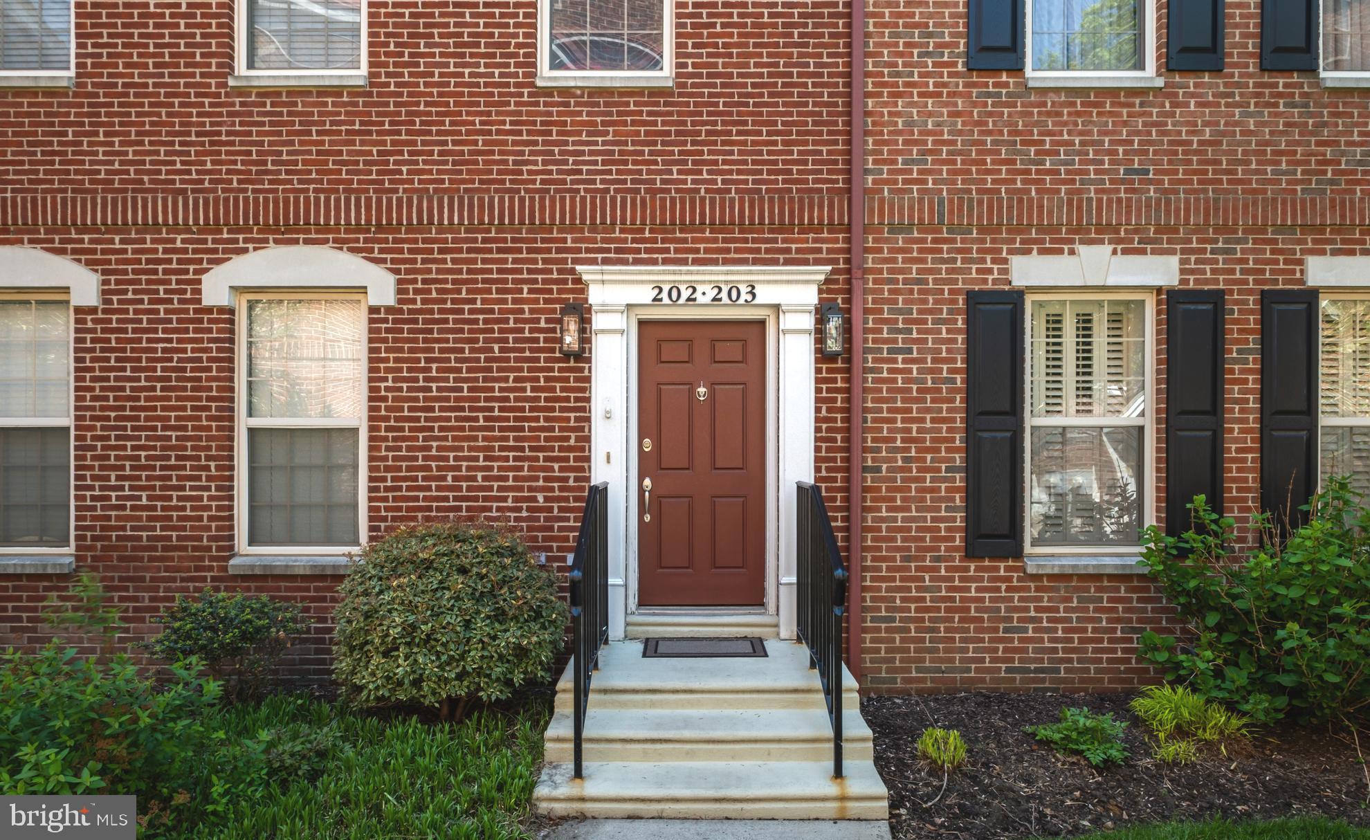 203 Captains Way Philadelphia, PA 19146 - Photo 40 of 58 a front view of a house