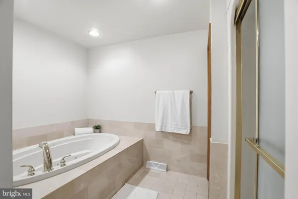 $1,295,000 | 2 Breezy Knoll, Lititz, PA 17543