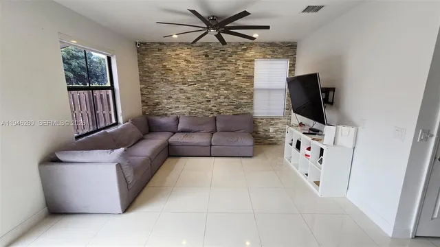 $990,000 | 10032 Northwest 87th Terrace, Doral, FL 33178