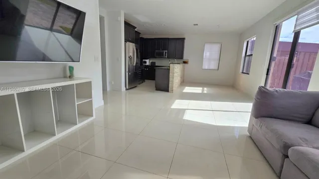 $990,000 | 10032 Northwest 87th Terrace, Doral, FL 33178