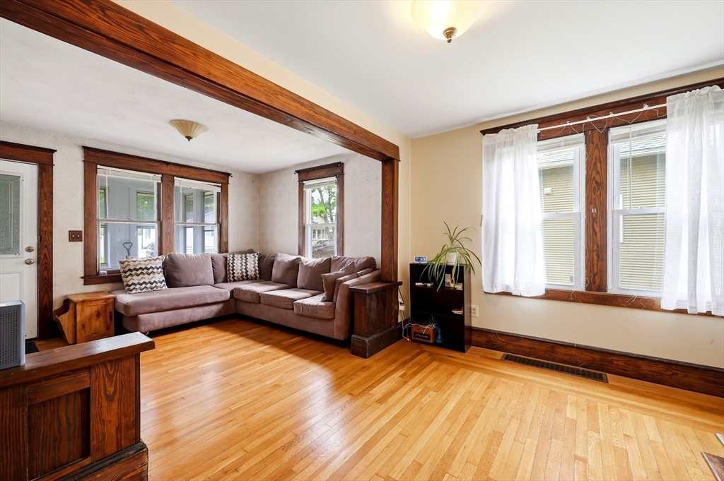 74 Rochester Street Chicopee, MA 01020 - Photo 10 of 33