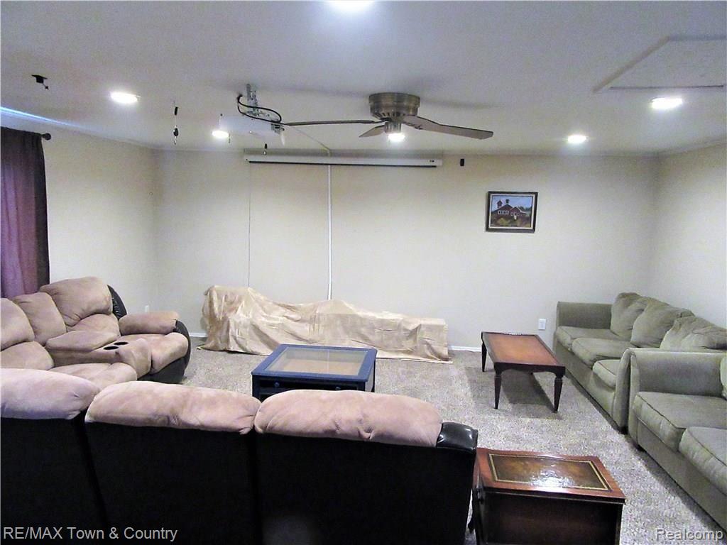 2318 North Linden Road Flint, MI 48504 - Photo 6 of 21 linden great room 2.jpg
