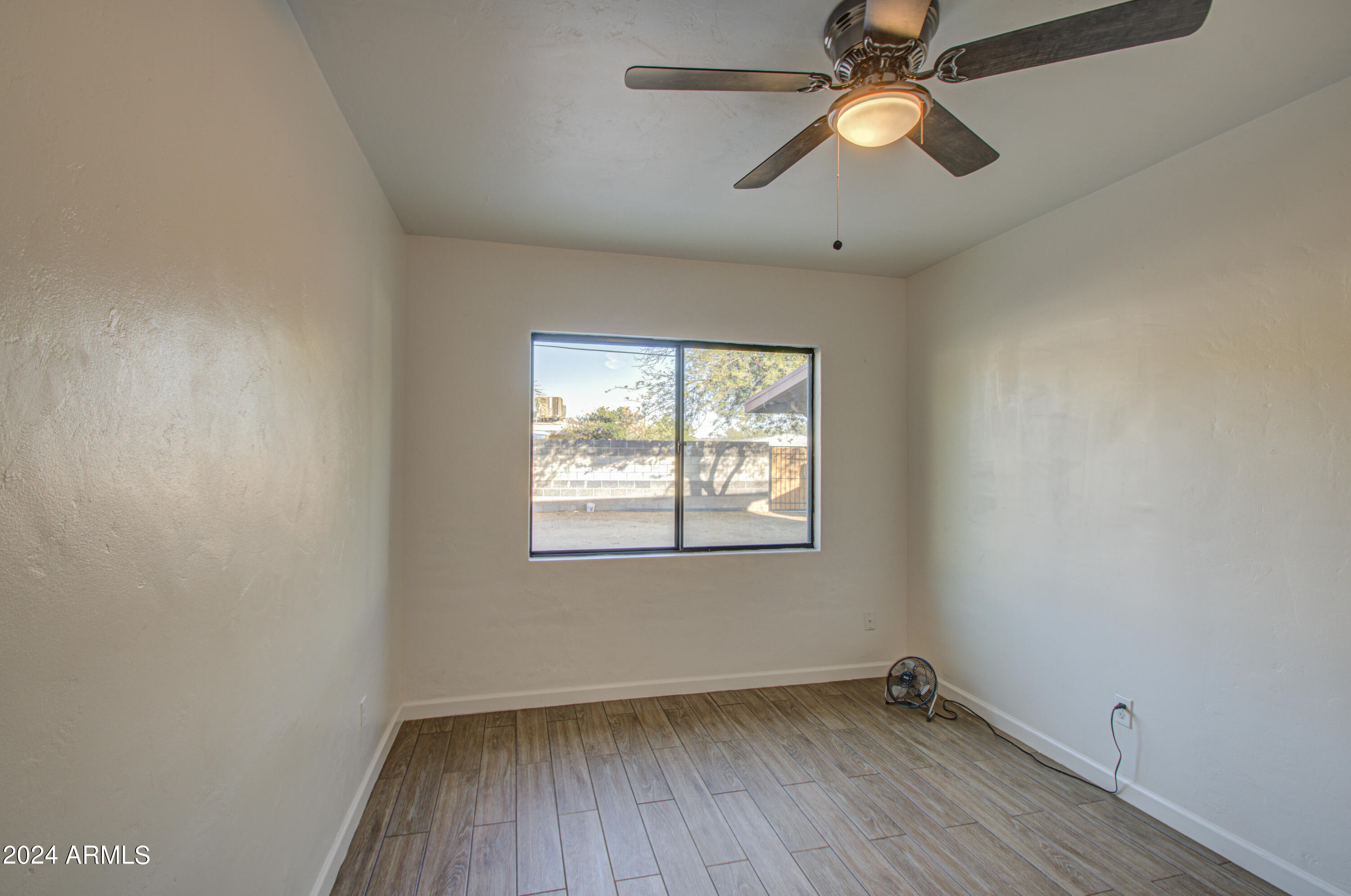 9627 North 7th Avenue Phoenix, AZ 85021 - Photo 25 of 32 Bedroom 3-pic 1