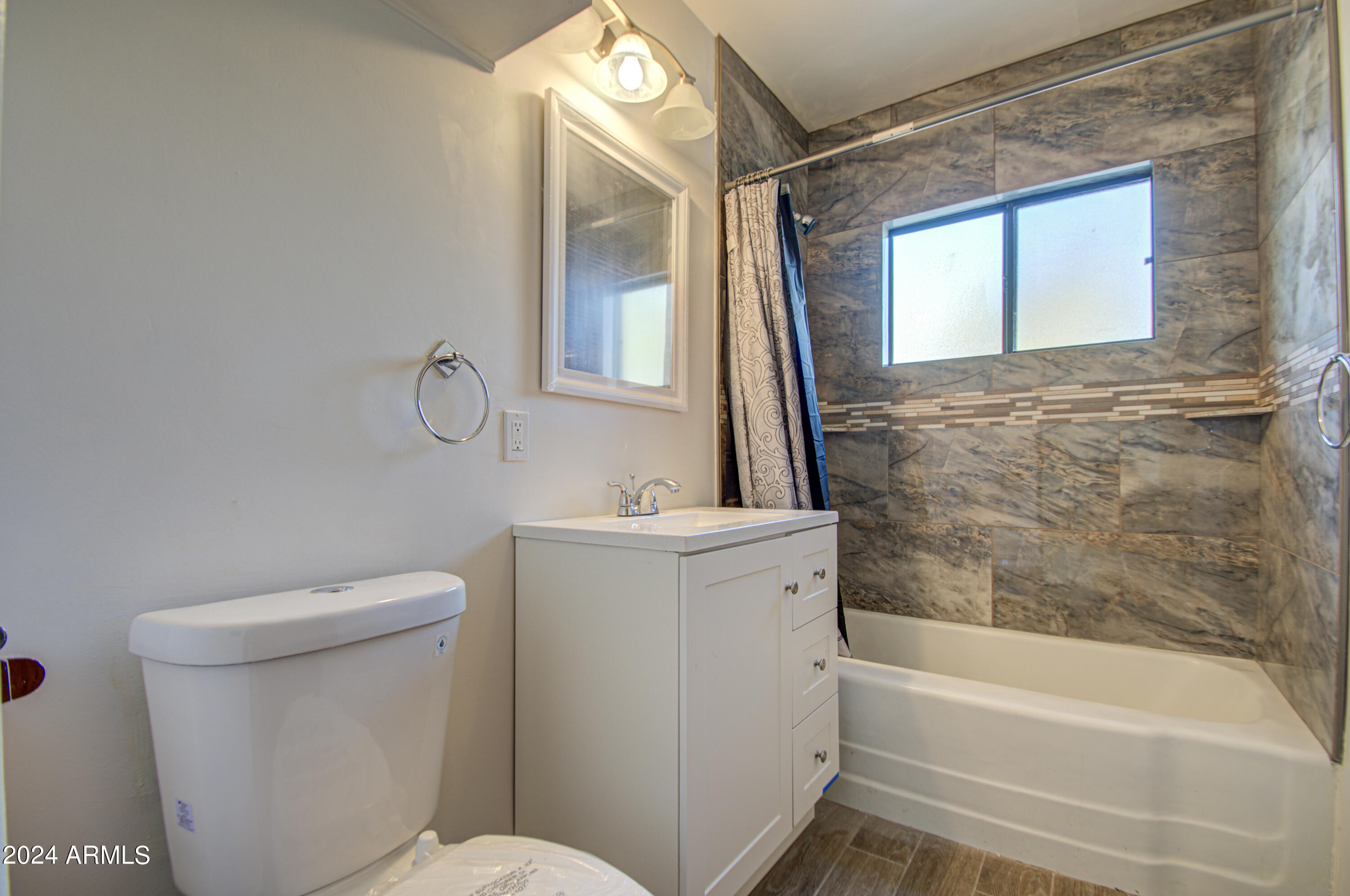 9627 North 7th Avenue Phoenix, AZ 85021 - Photo 28 of 32 Bathroom 2-pic 2