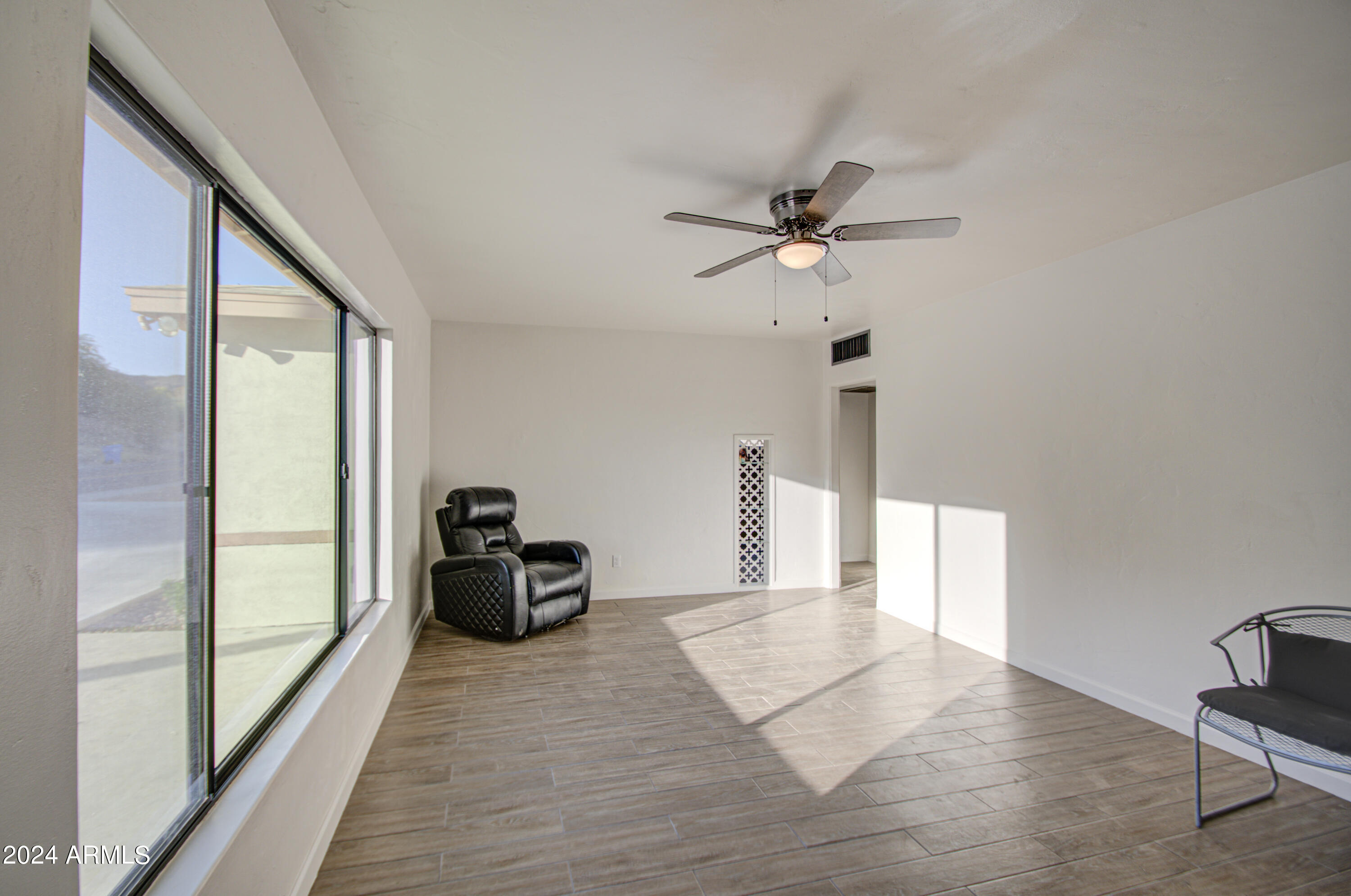 9627 North 7th Avenue Phoenix, AZ 85021 - Photo 6 of 32 Living Room 2