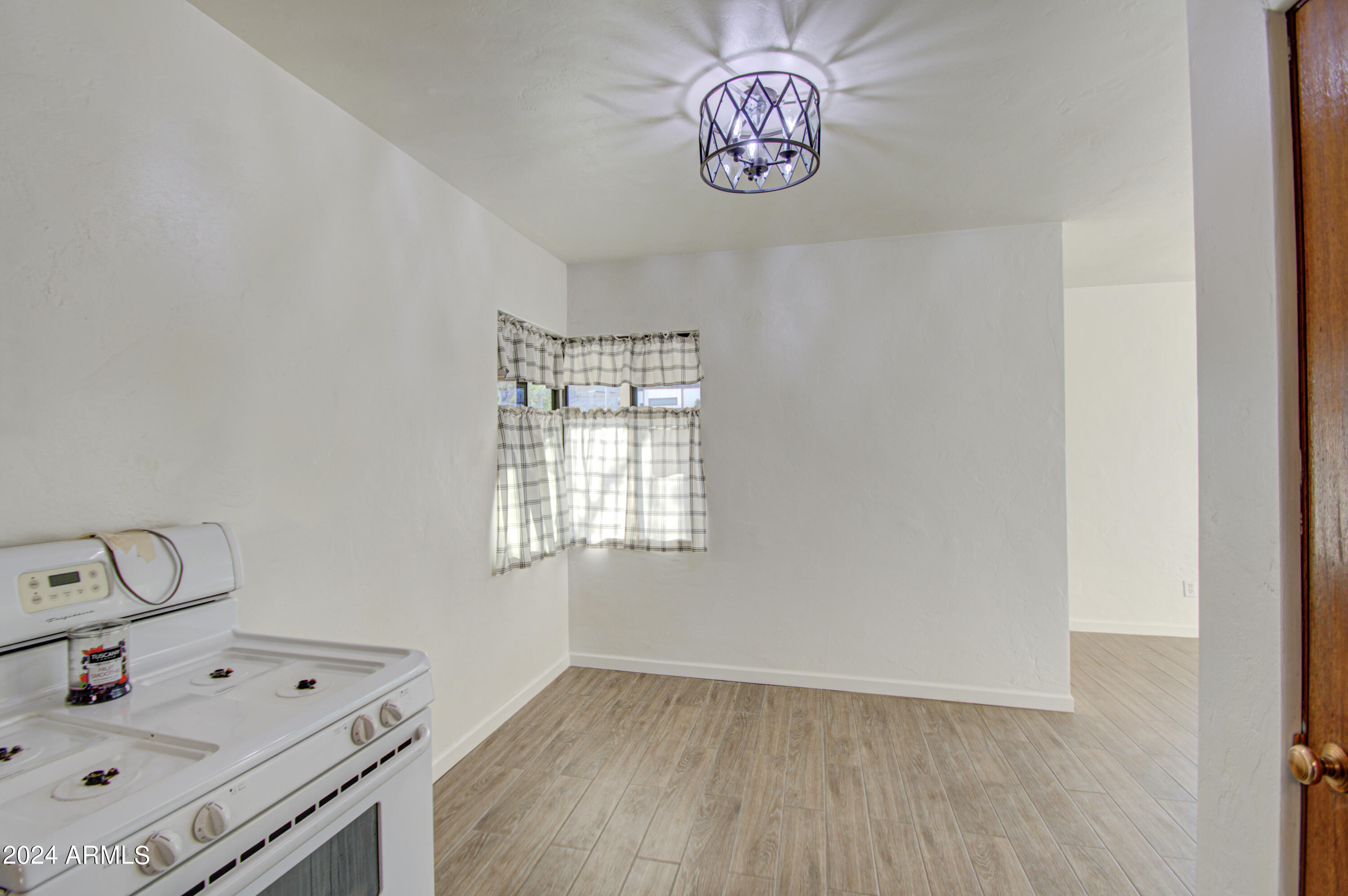 9627 North 7th Avenue Phoenix, AZ 85021 - Photo 9 of 32 Dining Area 1