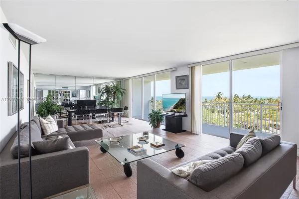 $2,600,000 | 605 Ocean Drive, Unit 7L, Key Biscayne, FL 33149