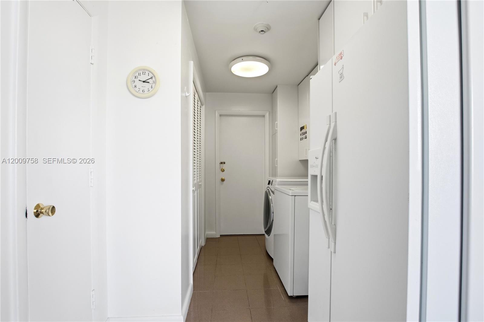 605 Ocean Drive, Unit 7L Key Biscayne, FL 33149 - Photo 20 of 38 a view of bathroom