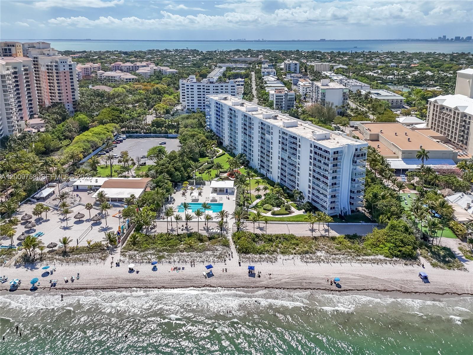 605 Ocean Drive, Unit 7L Key Biscayne, FL 33149 - Photo 36 of 38 a view of a city