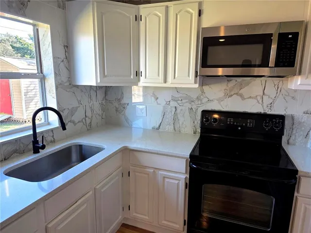 $299,898 | 821 South Solandra Drive, Orlando, FL 32807