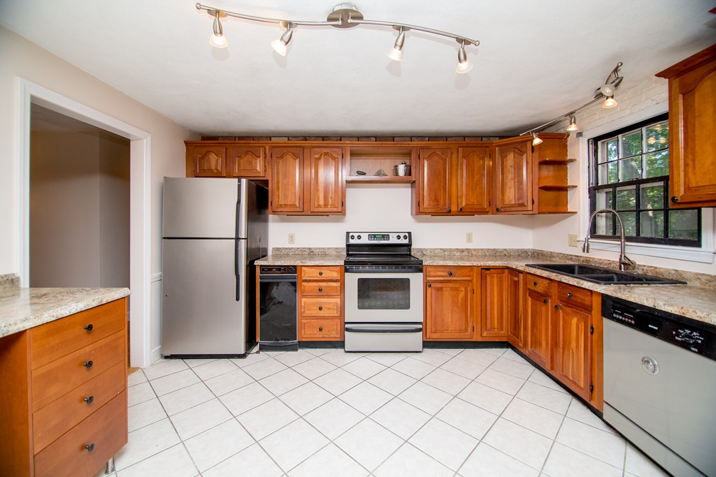 15 Bradley Road Andover, MA 01810 - Photo 20 of 21 Gallery Image 20
