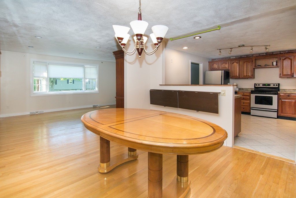 15 Bradley Road Andover, MA 01810 - Photo 9 of 21 Gallery Image 9