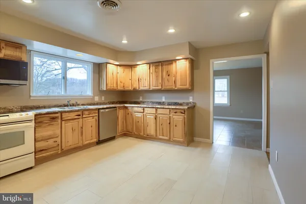 $229,900 | 1548 Highway 204, Selinsgrove, PA 17870