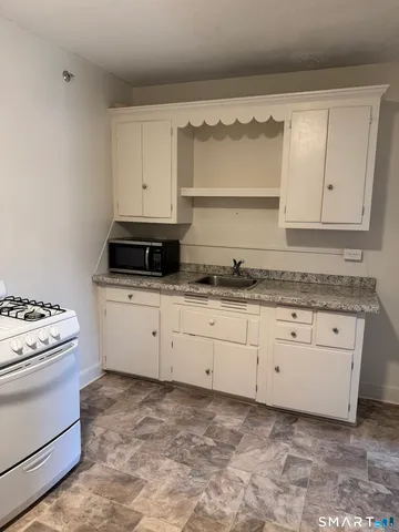 $1,350 | 666 Main Street, Unit C2, Middletown, CT 06457