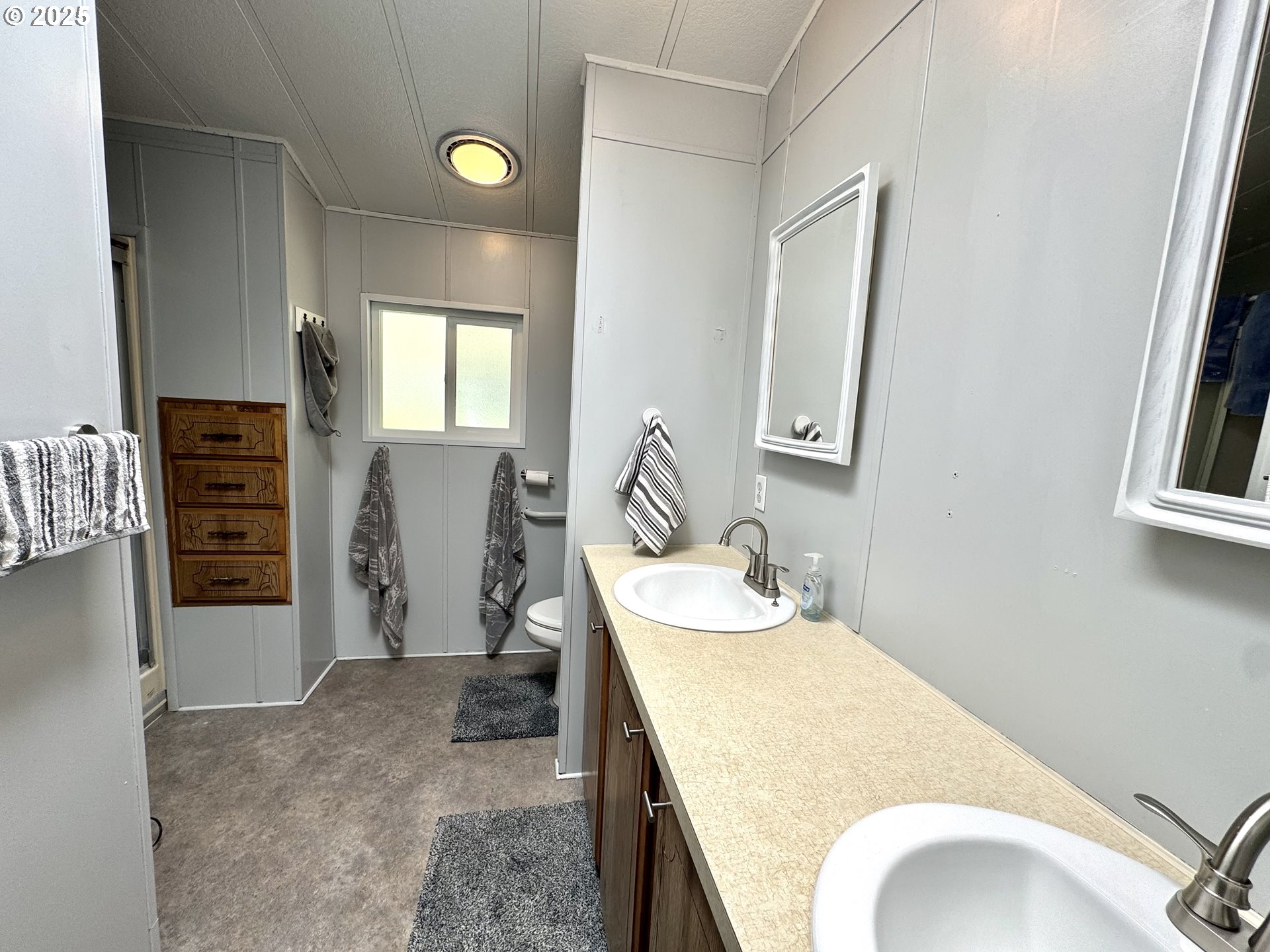 1601 Rhododendron Drive, Unit 676 Florence, OR 97439 - Photo 21 of 36 a bathroom with a sink and a mirror