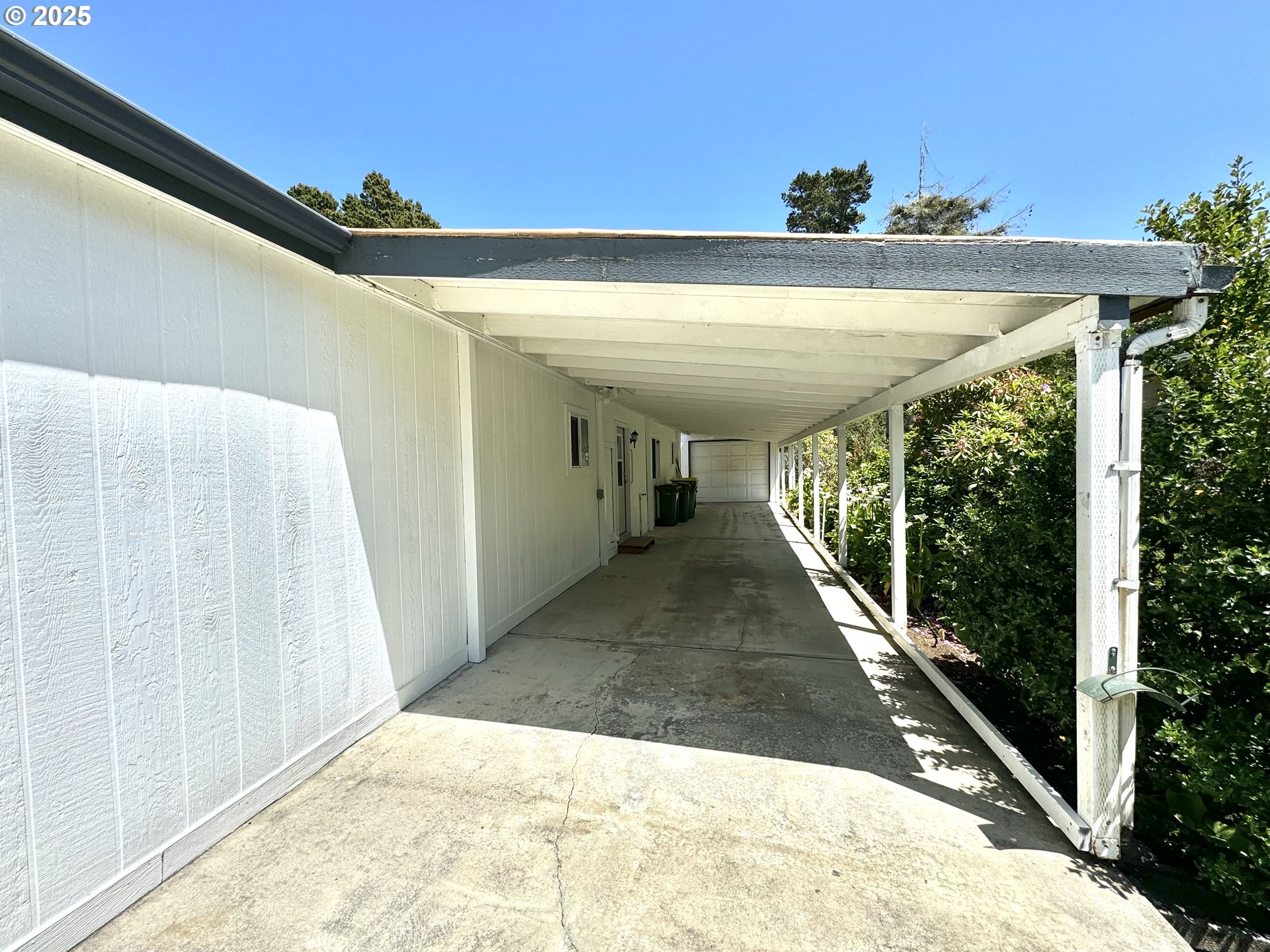 1601 Rhododendron Drive, Unit 676 Florence, OR 97439 - Photo 32 of 36 a view of a balcony